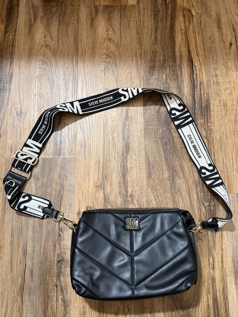 Steve Madden Black Quilted Crossbody Bag Logo Strap Gold Hardware